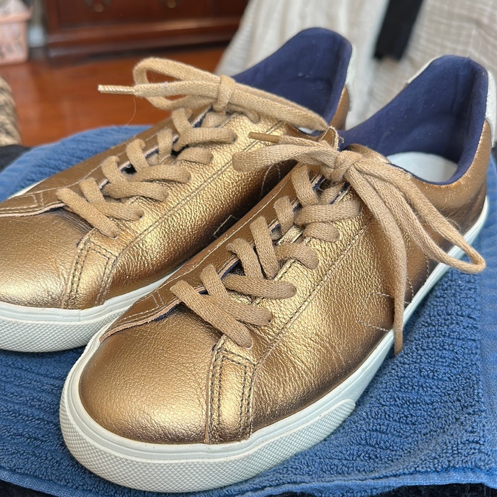 Bronze Veja Esplar Sneakers
